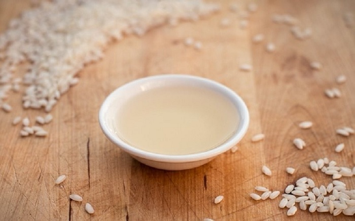Giấm gạo sẽ giúp tiêu hóa bạch tuột dễ hơn, tăng hương vị cho món ăn